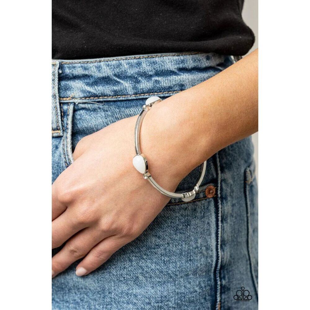 Dewdrop Dancing White Bracelet (174)
